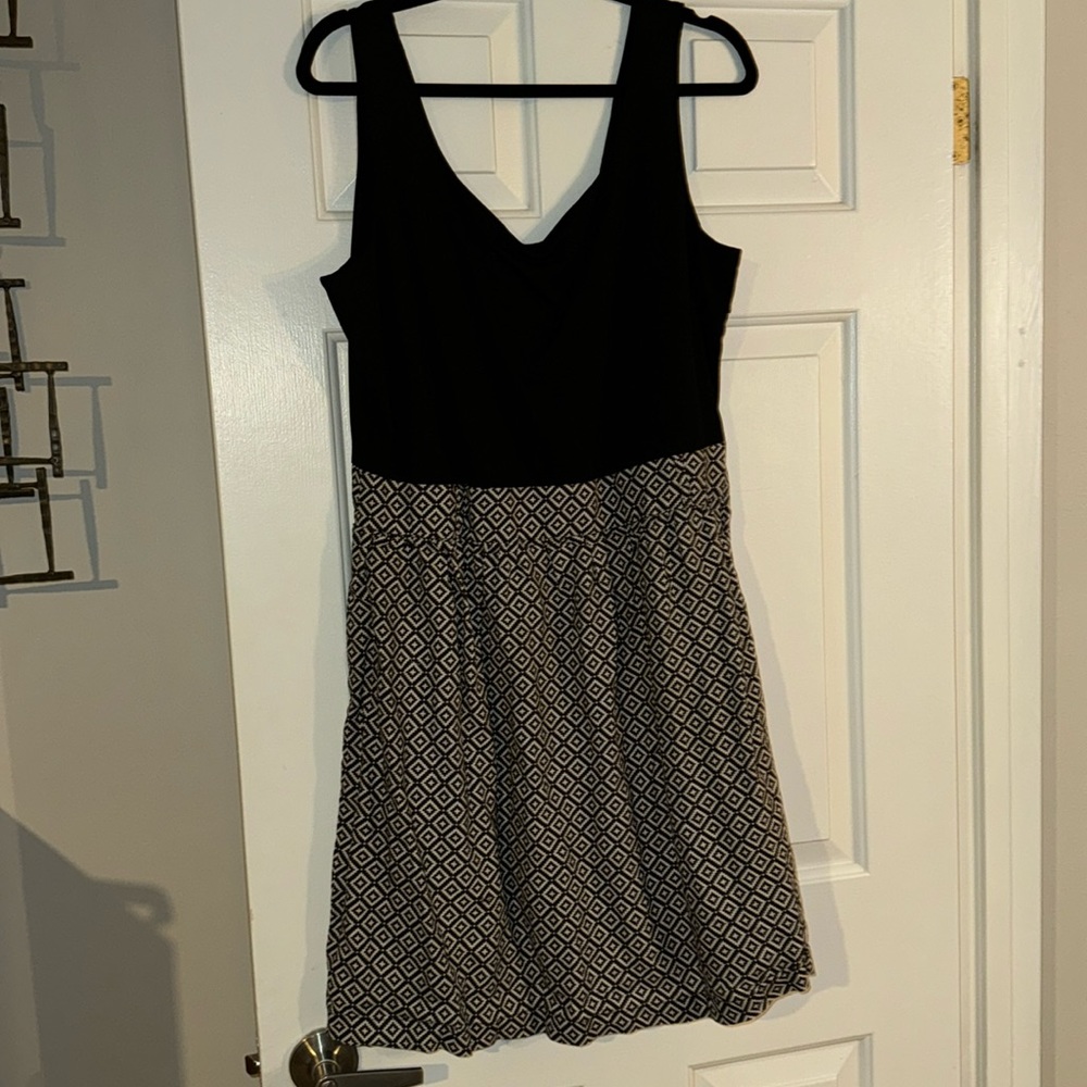 J McLaughlin black / white dress
